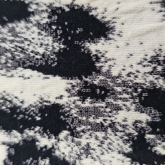 Chico's Black and White Animal Print Jaquard Knit Top Size Medium LS - Picture 2 of 8